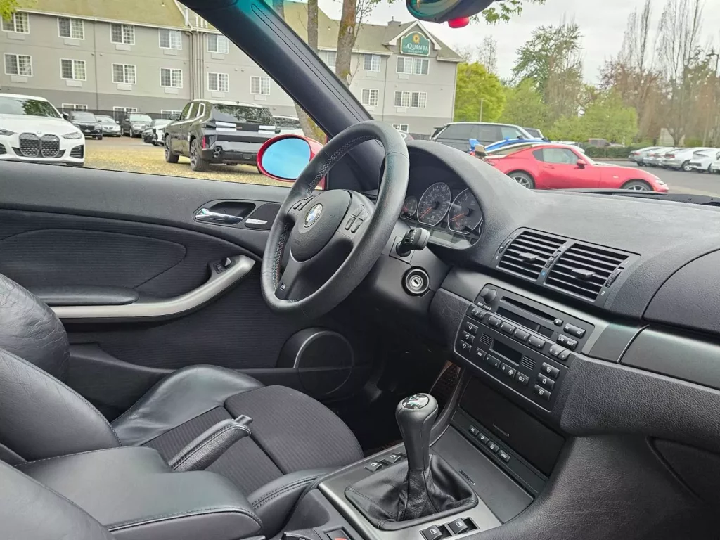 2002 BMW M3 E46 Imola Red. Imagen interior.