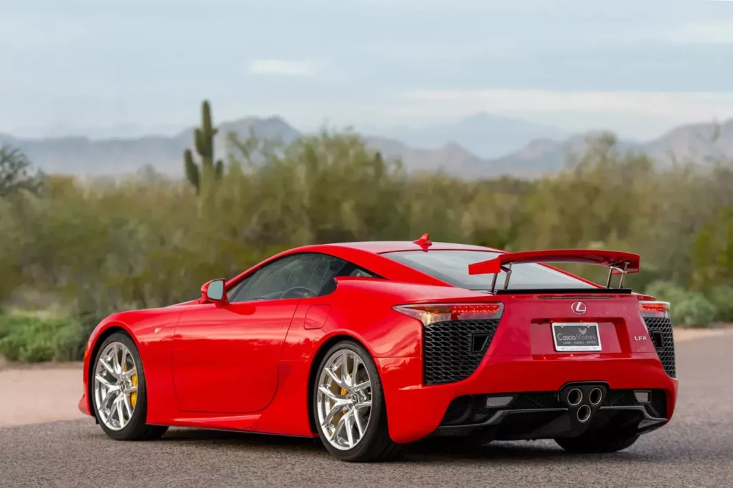 2012 Lexus LFA. Bring A Trailer. Imagen portada.