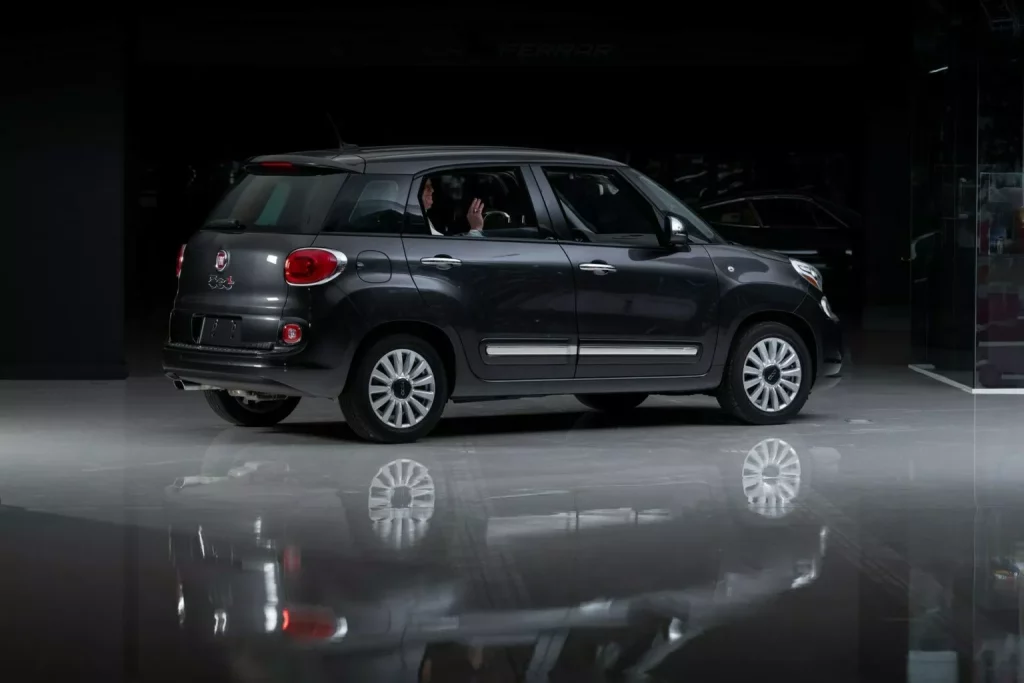 2015 Fiat 500L Papamovil 2 Motor16