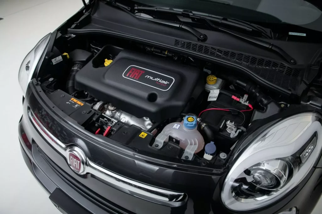 2015 Fiat 500L Papamovil 3 Motor16