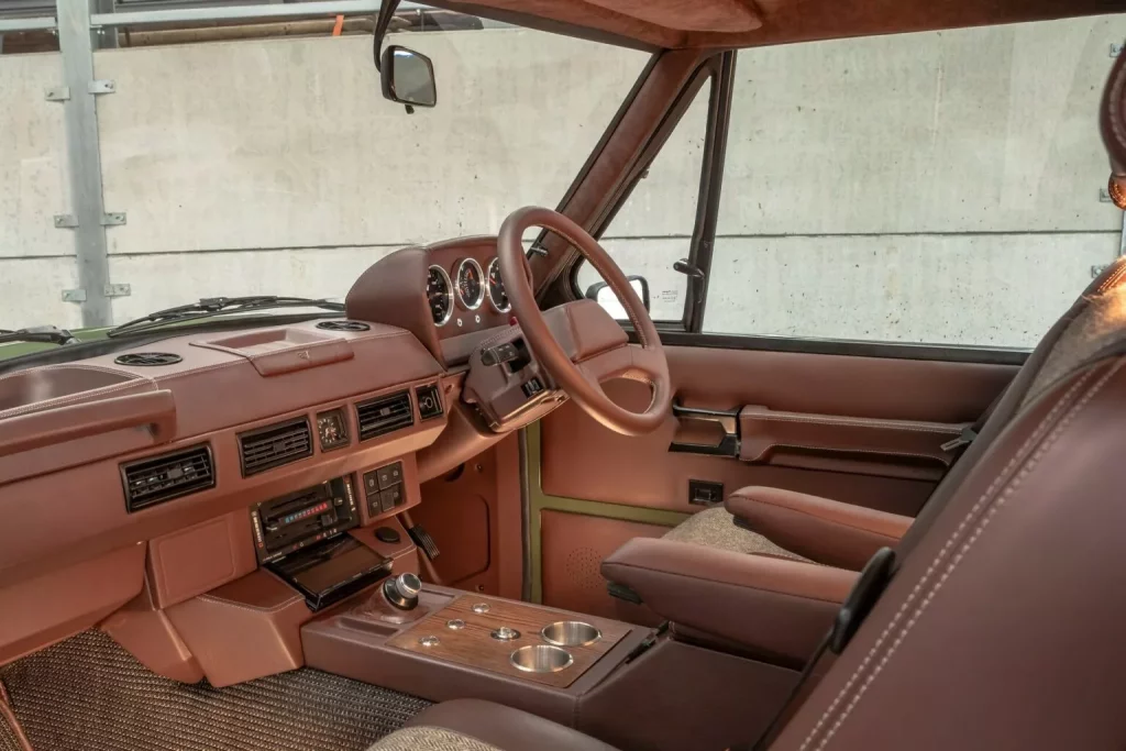 2024 Inverted Range Rover EV. Imagen interior.