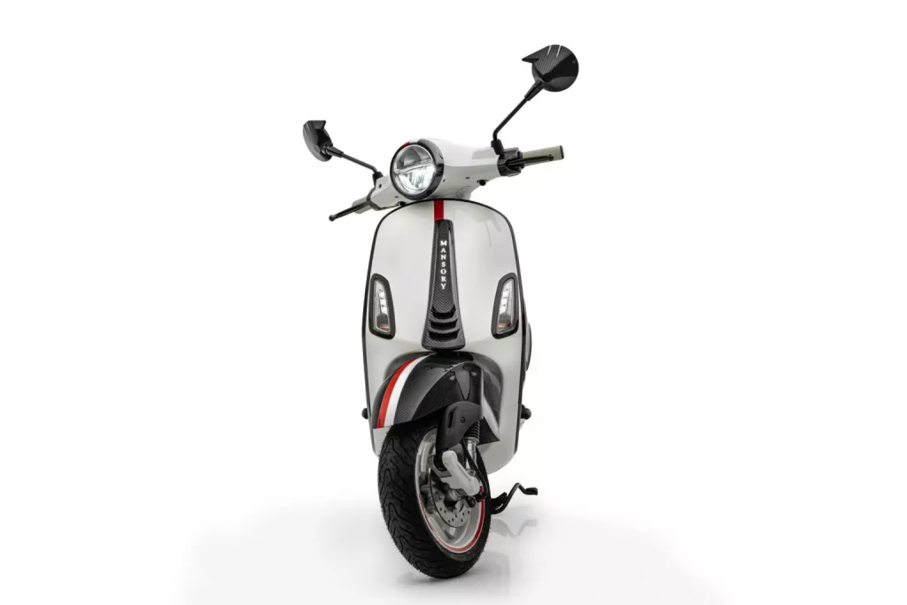 Mansory pierde el norte con su última criatura: Tiene dos ruedas, es eléctrica y da 5,4 CV 15 Motor16 2024 Mansory Vespa Elettrica Monaco 12 Motor16