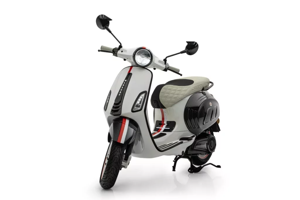 Mansory pierde el norte con su última criatura: Tiene dos ruedas, es eléctrica y da 5,4 CV 16 Motor16 2024 Mansory Vespa Elettrica Monaco 13 Motor16