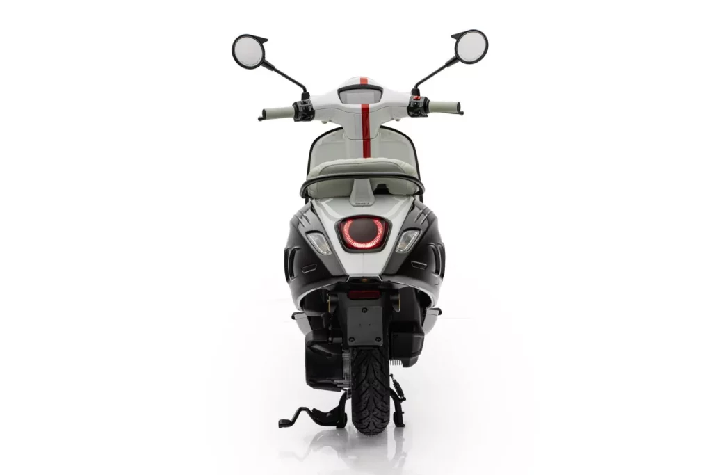 Mansory pierde el norte con su última criatura: Tiene dos ruedas, es eléctrica y da 5,4 CV 19 Motor16 2024 Mansory Vespa Elettrica Monaco 16 Motor16