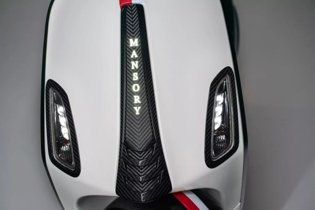 Mansory pierde el norte con su última criatura: Tiene dos ruedas, es eléctrica y da 5,4 CV 23 Motor16 2024 Mansory Vespa Elettrica Monaco 20 Motor16