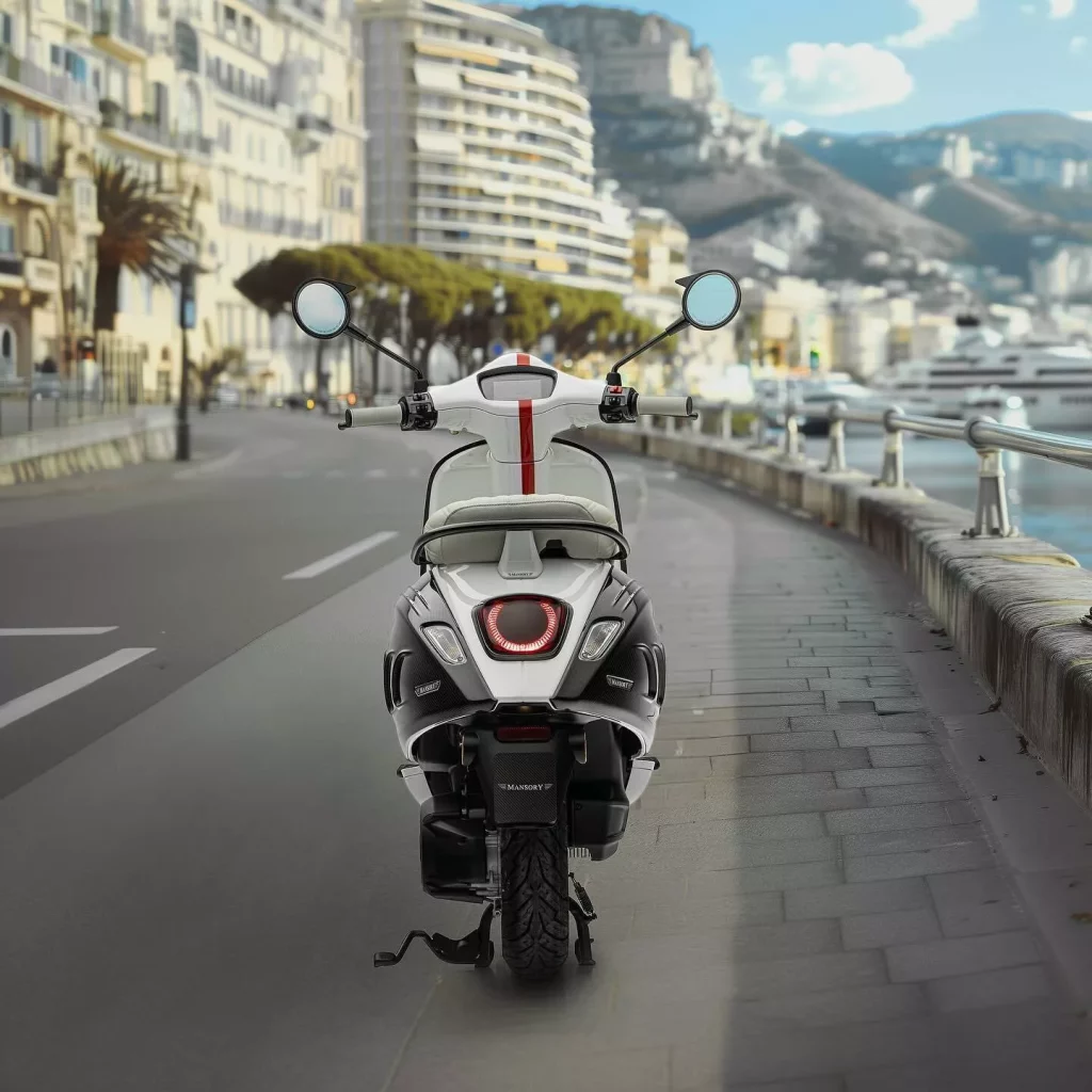 Mansory pierde el norte con su última criatura: Tiene dos ruedas, es eléctrica y da 5,4 CV 7 Motor16 2024 Mansory Vespa Elettrica Monaco 4 Motor16