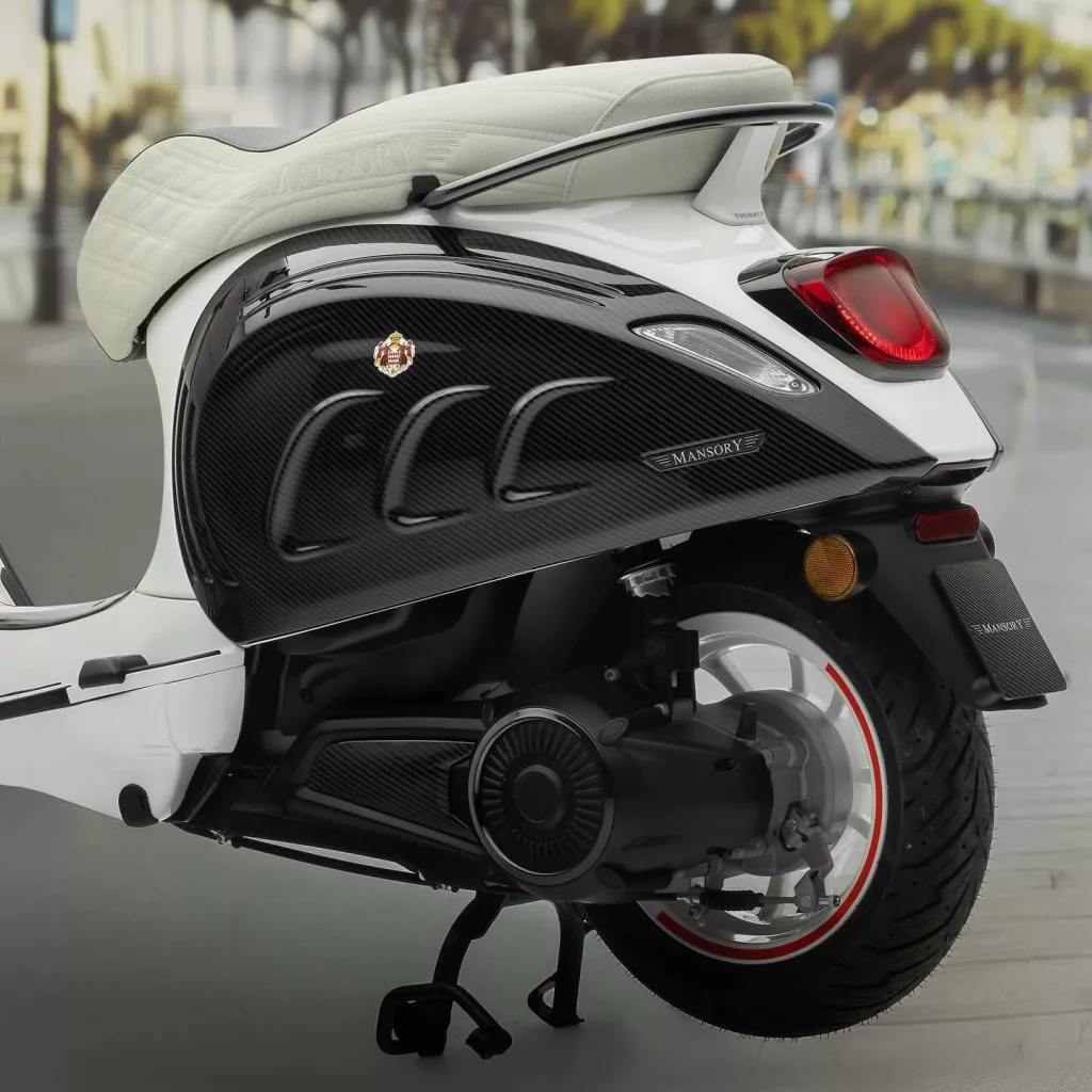 Mansory pierde el norte con su última criatura: Tiene dos ruedas, es eléctrica y da 5,4 CV 8 Motor16 2024 Mansory Vespa Elettrica Monaco 5 Motor16