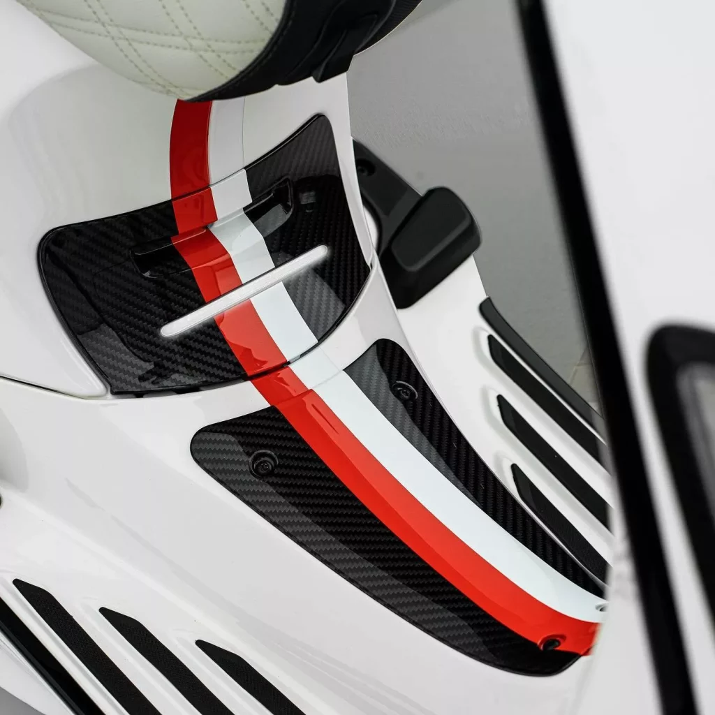 Mansory pierde el norte con su última criatura: Tiene dos ruedas, es eléctrica y da 5,4 CV 10 Motor16 2024 Mansory Vespa Elettrica Monaco 7 Motor16