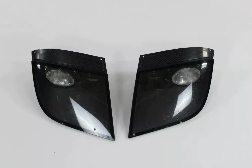 2024 McLaren F1 GTR. Piezas en venta. Imagen faros.