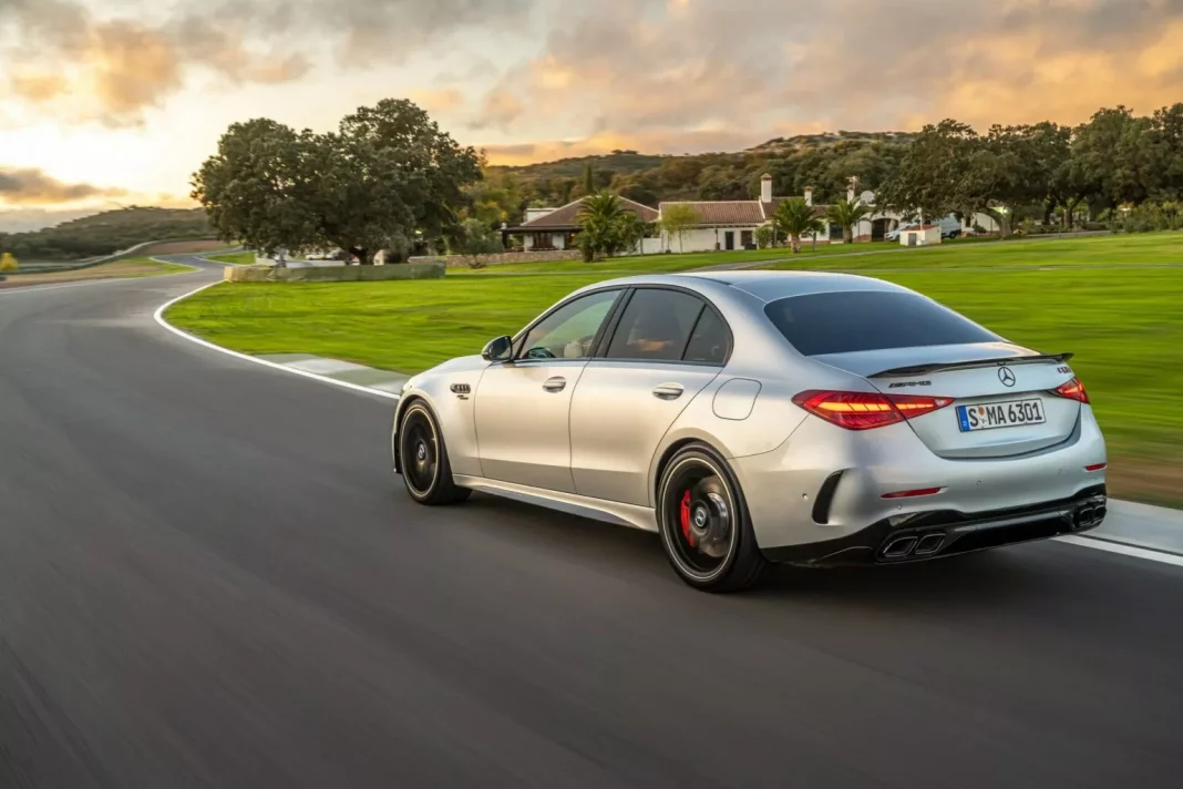 2024 Mercedes-AMG C 63 S E Performance USA. Imagen portada.