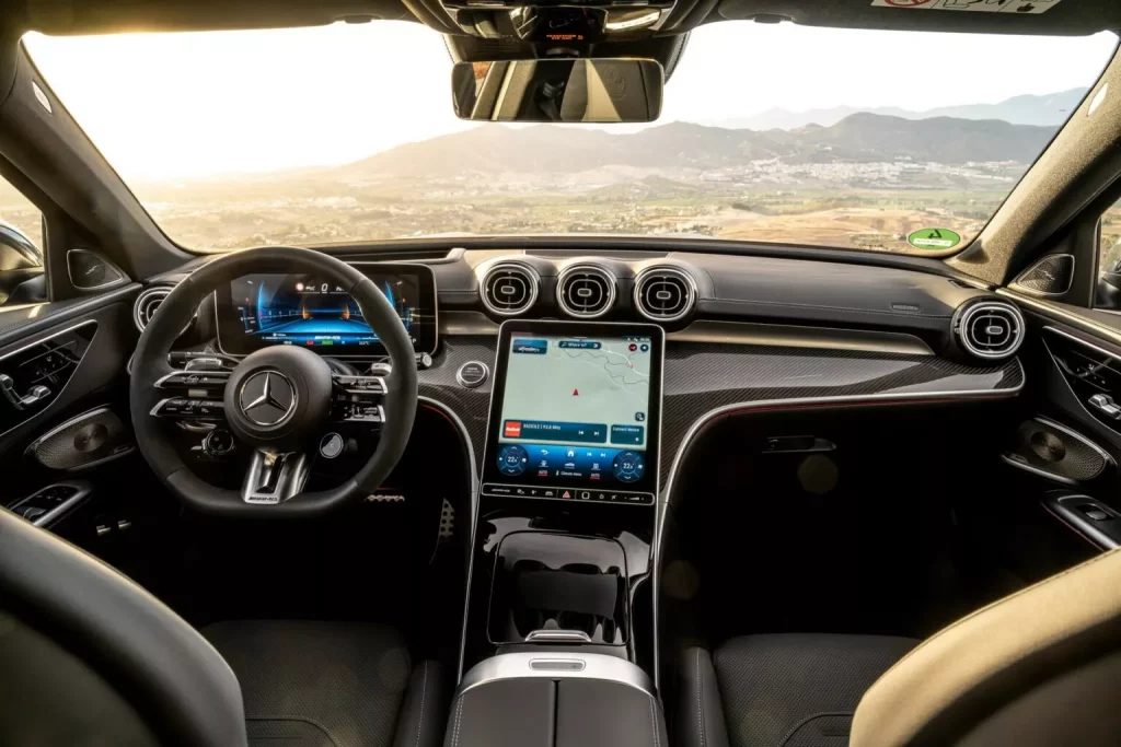 2024 Mercedes-AMG C 63 S E Performance USA. Imagen interior.