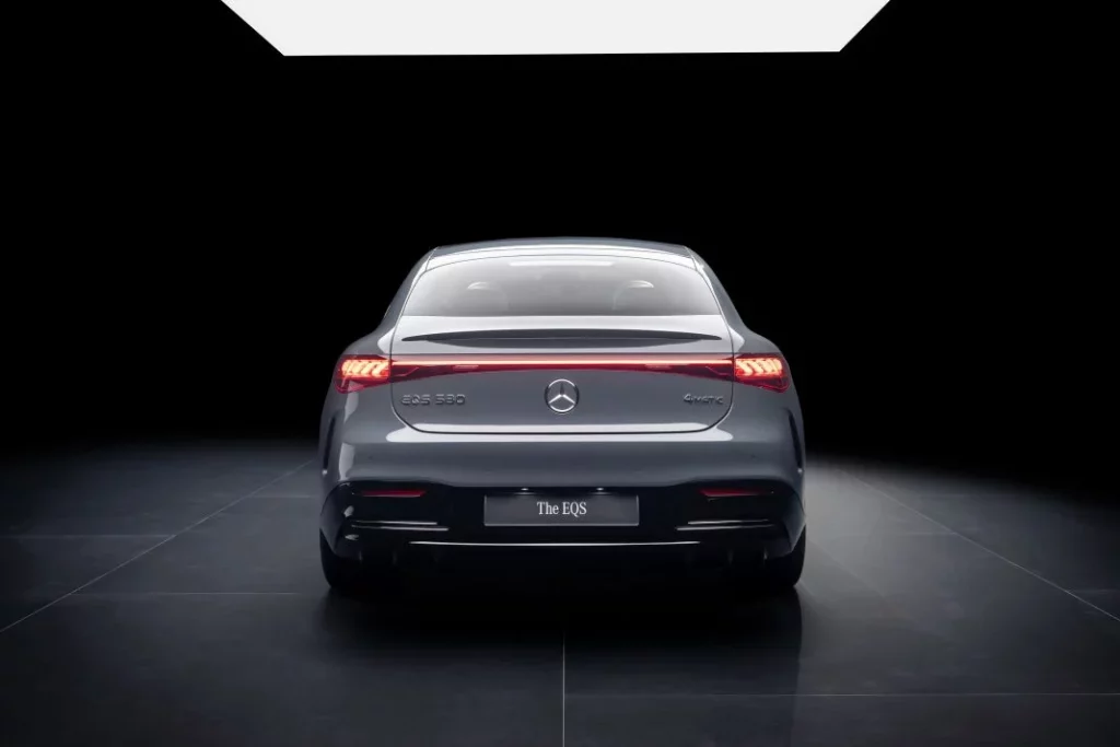 Mercedes-Benz EQS: El buque insignia eléctrico ahora llega mucho más lejos 3 Motor16 2024 Mercedes-Benz EQS. Imagen trasera.