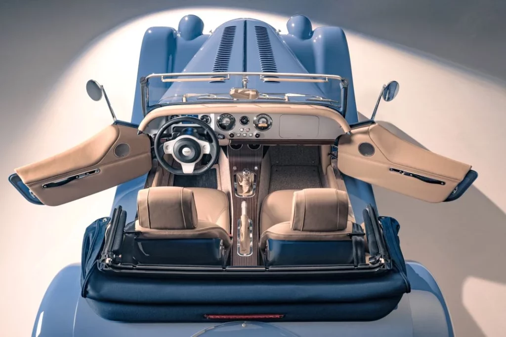 2024 Morgan Plus Four. Imagen interior.