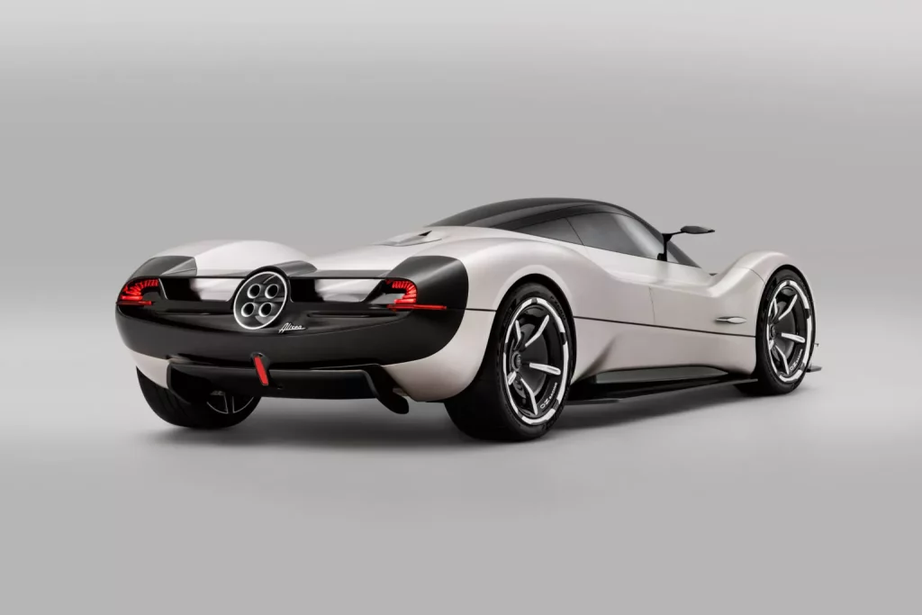 Pagani Alisea: El futuro de la marca hurga en su pasado 1 Motor16 2024 Pagani Alisea. Imagen trasera.