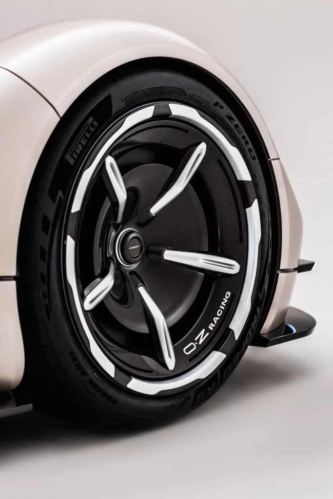 Pagani Alisea: El futuro de la marca hurga en su pasado 38 Motor16 2024 Pagani Alisea IED Torino 36 Motor16