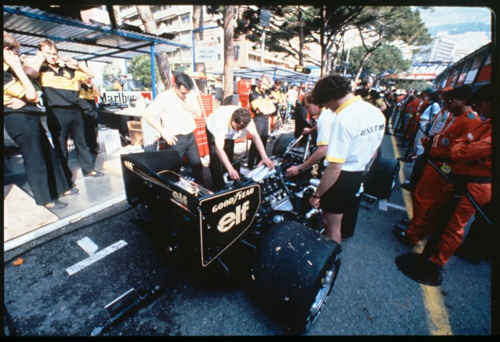 2024 Rec Watches Lotus 98T Ayrton Senna. Imagen coche.