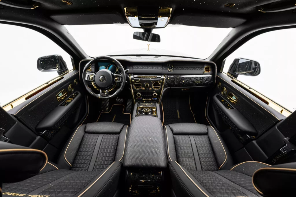 2024 Rolls-Royce Cullinan Linea D'Oro. Mansory. Imagen interior.
