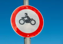 Así van a ser las nuevas señales de la DGT creadas para quienes van en moto