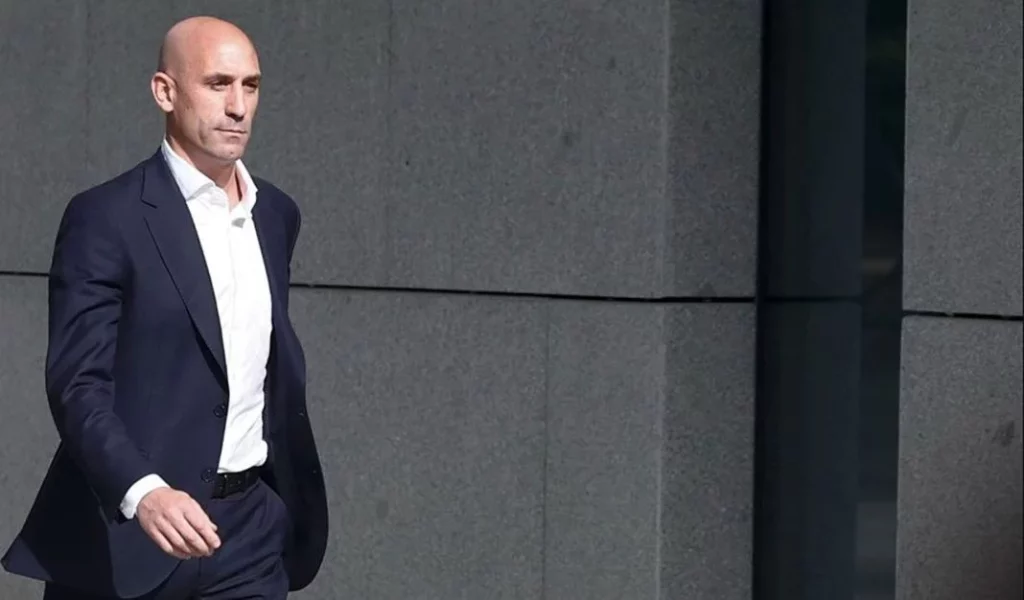 Así es el Porsche en el que Rubiales se mueve por República Dominicana 4 Motor16 rubiales