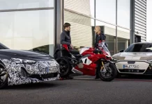 Audi e-tron GT frente a Ducati Panigale V4R… los expertos opinan