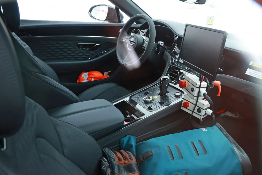 Bentley se pasa del W12 al V8 híbrido enchufable 25 Motor16 Bentley Conti GTC V8 PHEV 10 Motor16