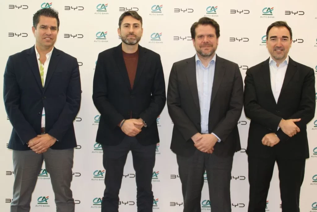 BYD elige a CA Auto Bank para crecer en España 2 Motor16 CA Autobank y BYD Acuerdo colaboracion 29 1 Motor16