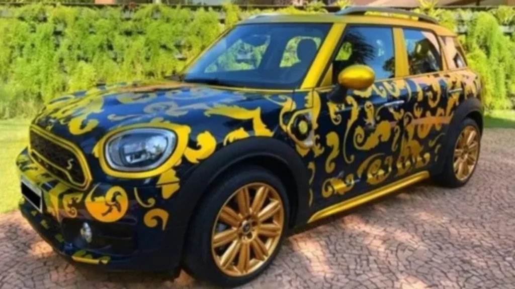 ¿Qué características tiene el MINI Cooper de Dani Alves?