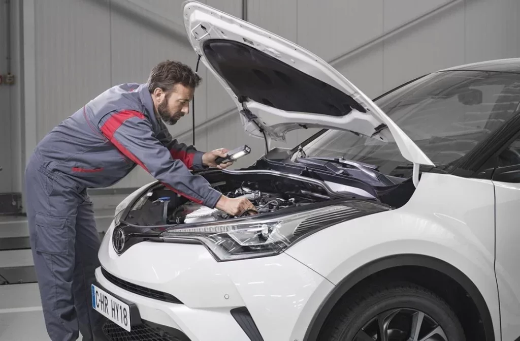 Las marcas de coches con más y menos averías, según los conductores 42 Motor16 EuropaPress 5329623 imagen operario taller Motor16