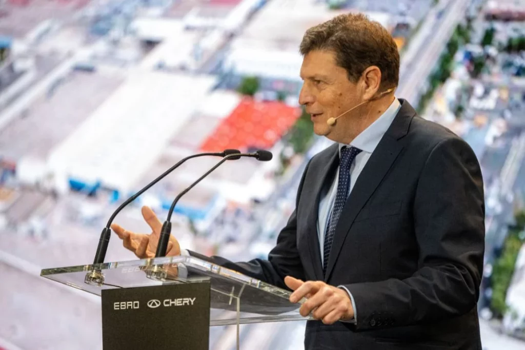 Ya es oficial: Chery fabricará el Omoda 5 en Barcelona 1 Motor16 EuropaPress 5898663 ceo ebro pedro calef interviene acto firma acuerdo ebro chery construir Motor16