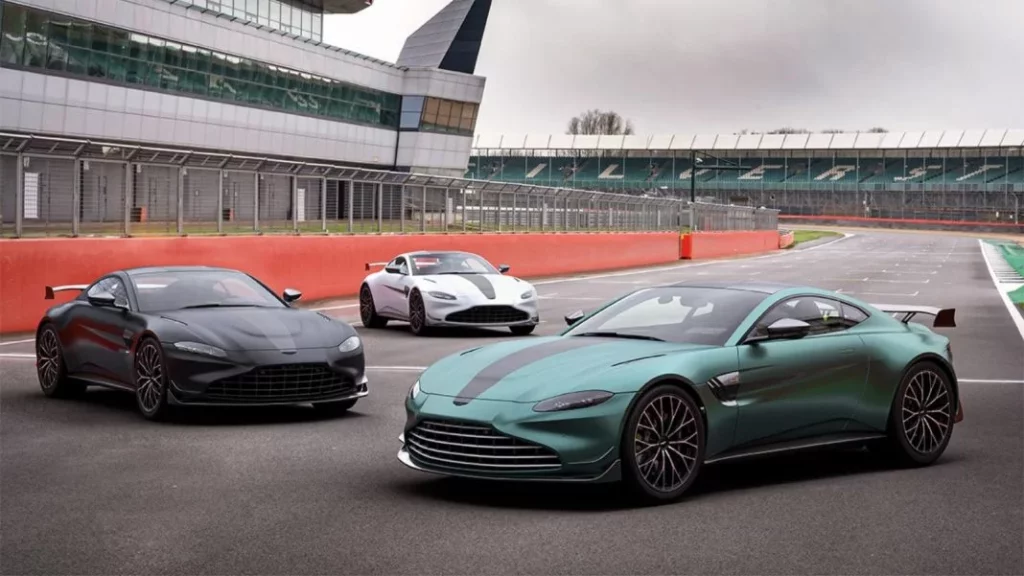 ¿Cómo se dio el crecimiento de Aston Martin en ventas?
