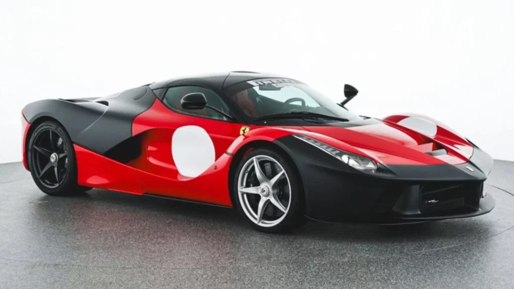 Un Ferrari que cuesta 500.000 euros y que no coge ni 50 km/h. ¿Dónde está el truco? 1 Motor16 ¿Por qué vale tanto un prototipo?