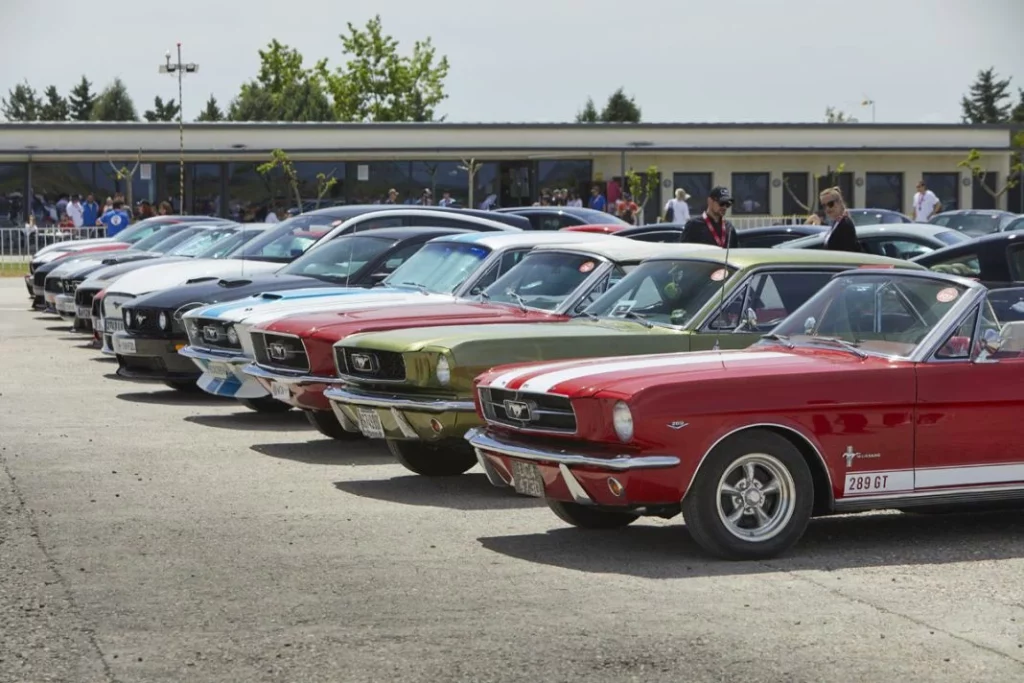 170 Mustang de todas las generaciones animan el 60 aniversario 2 Motor16 Ford Mustang 60 aniversario2 Motor16