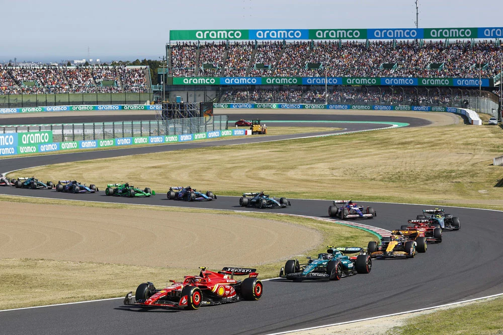 Carlos Sainz en la salida del GP de Japón en Suzuka.