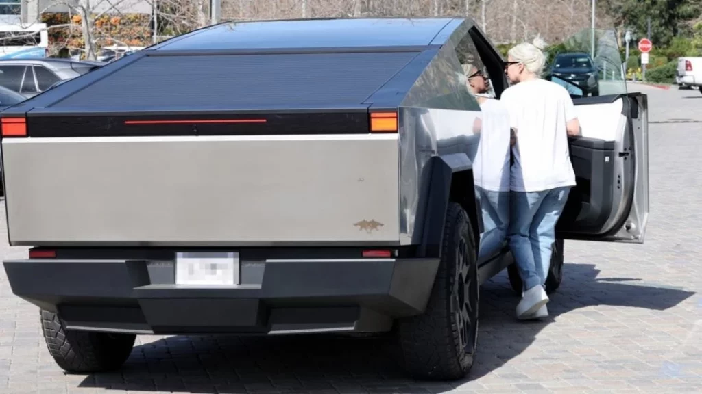 ¿Qué características tiene el Cybertruck de Lady Gaga?