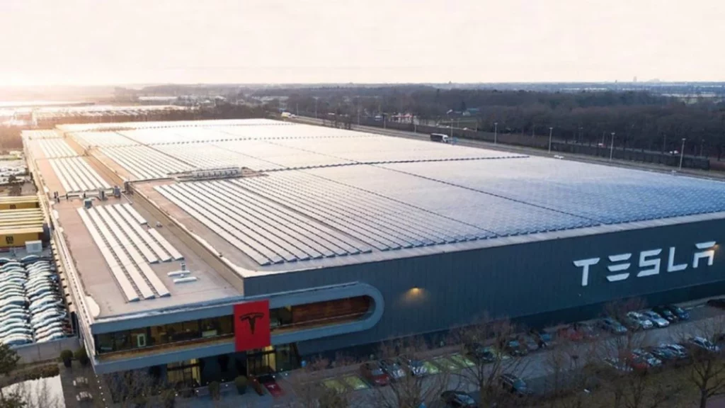 ¿Por eso es destruirá a Tesla? La fábrica de coches de Xiaomi en China casi no cuenta con humanos 1 Motor16 ¿Cómo es la fábrica de Tesla y que diferencia tiene con Xiaomi?