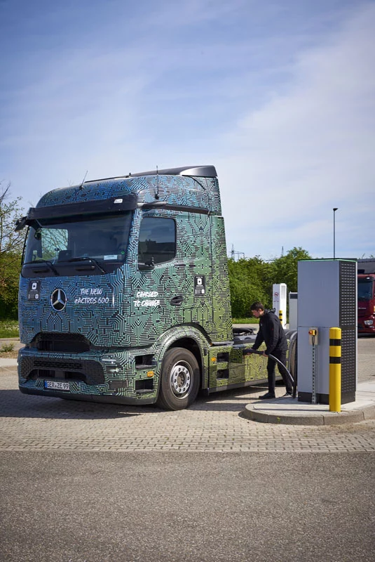 Mercedes eActros 600: el camión eléctrico que carga a 'mil por hora' 9 Motor16 MERCEDES E ACTROS 600 6 Motor16