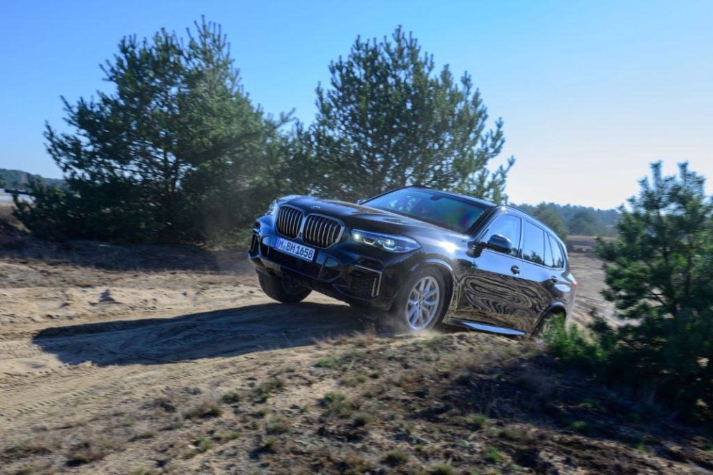 ¿Quieres ser conductor profesional de vehículos de seguridad? BMW ofrece 2 nuevos cursos de formación 5 Motor16 P90543793 highRes Motor16