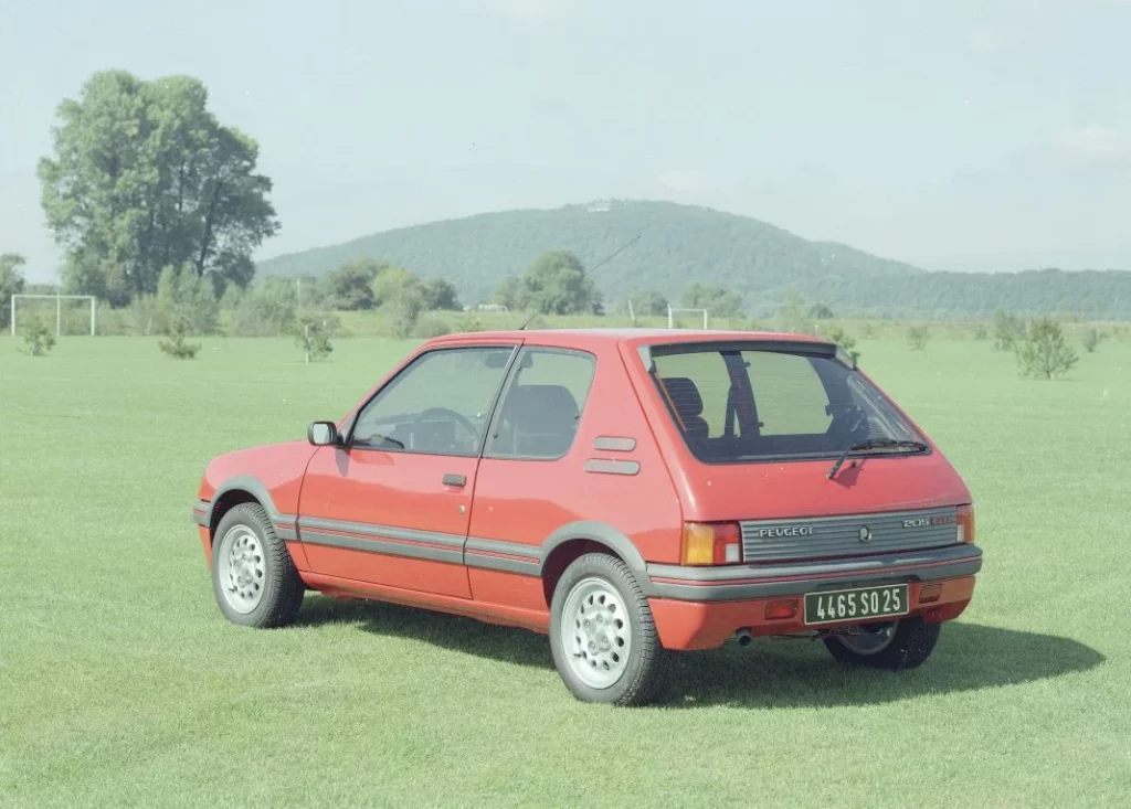 PEUGEOT 205 GTI (6)