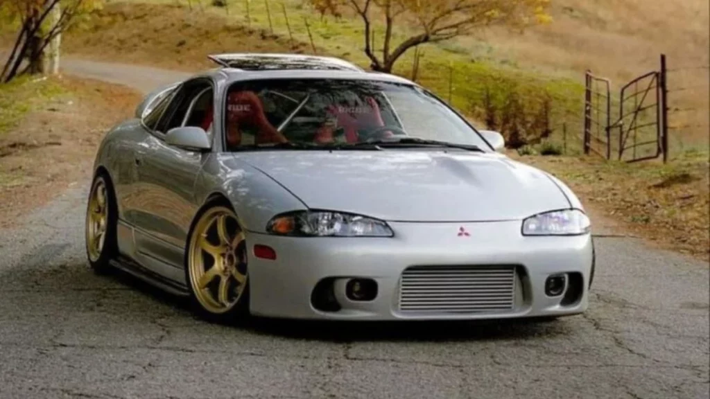 Eclipse: El fenómeno que dio nombre a uno de los mejores deportivos de Mitsubishi 1 Motor16 ¿Por qué Mitsubishi llamó Eclipse a uno de sus coches deportivos?