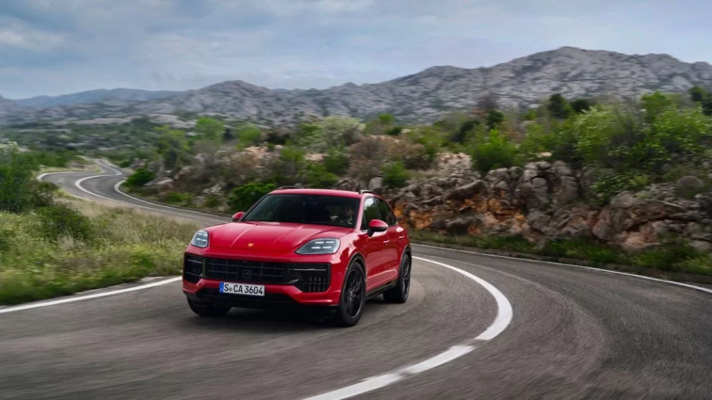 Porsche Cayenne GTS 2024. Más que nunca, el mejor de la gama 19 Motor16 Porsche Cayenne GTS 2024 21 Motor16