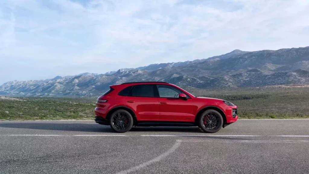 Porsche Cayenne GTS 2024. Más que nunca, el mejor de la gama 21 Motor16 Porsche Cayenne GTS 2024 23 Motor16