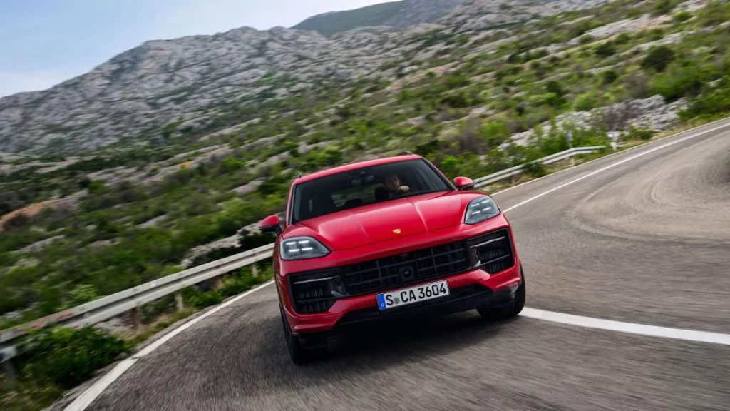 Porsche Cayenne GTS 2024. Más que nunca, el mejor de la gama 25 Motor16 Porsche Cayenne GTS 2024 28 Motor16