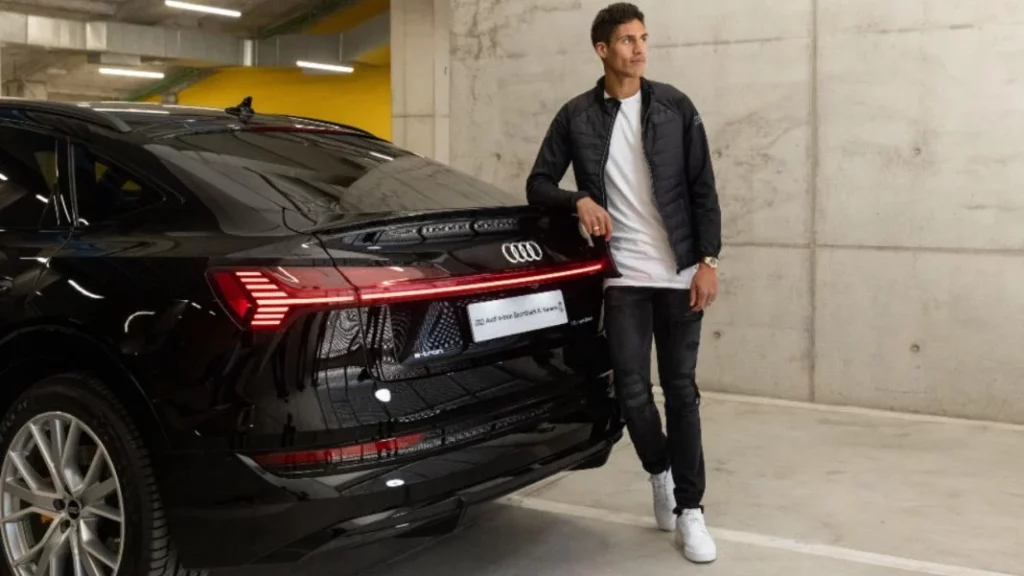 Los coches que Raphaël Varane se llevó de Madrid cuando pasó a jugar en el Manchester 2 Motor16 ¿Por qué Raphaël Varane no se llevó los modelos que le dieron en el Real Madrid?
