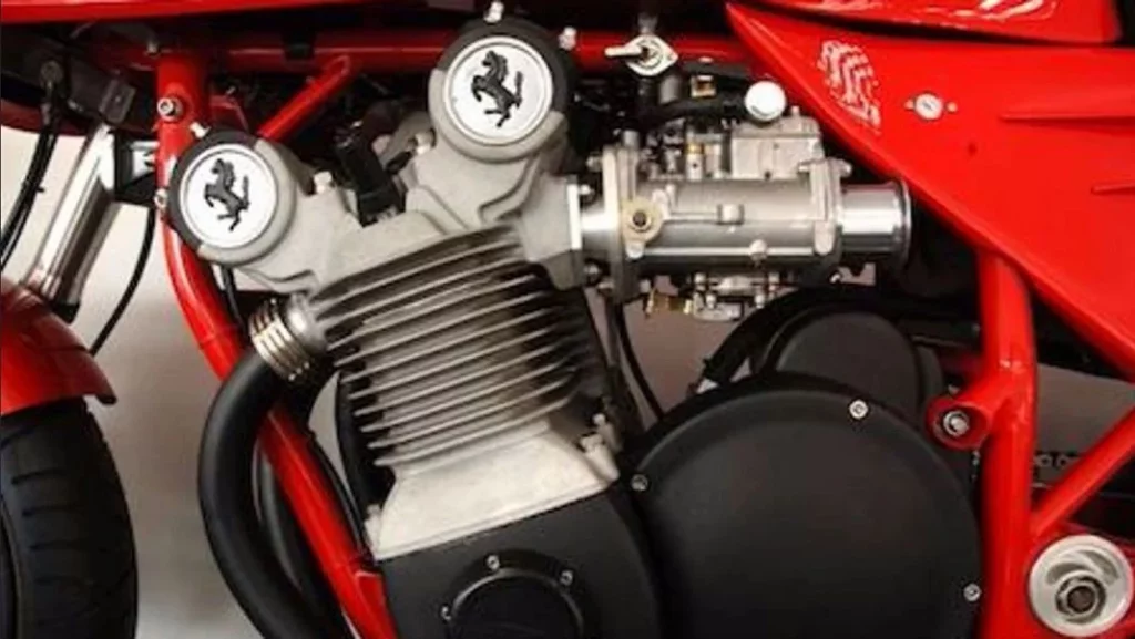 La única moto en el mundo que tuvo el beneplácito para lucir el logo de Ferrari en su carenado 156 Motor16 Screenshot 2024 04 24 at 02 25 34 cavallinos moto ferrari.jpg Imagen WEBP 3840 × 2163 pixeles Escalado 35 Motor16