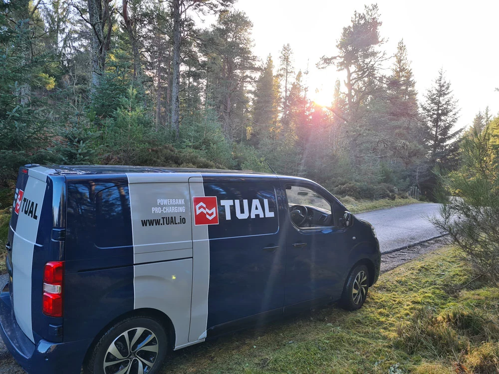 La batería portátil de TUAL que puede cargar un coche eléctrico 10 Motor16 TUALvan1 Motor16