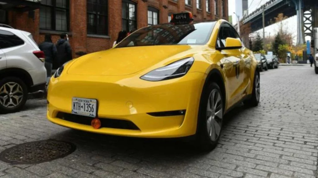 ¿Cómo es el plan de Tesla para lanzar su robotaxi?