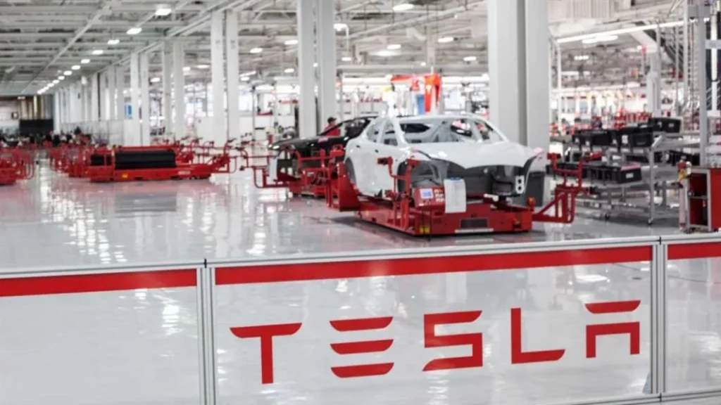 ¿Por qué Tesla decide adelantar sus planes de producir coches económicos?