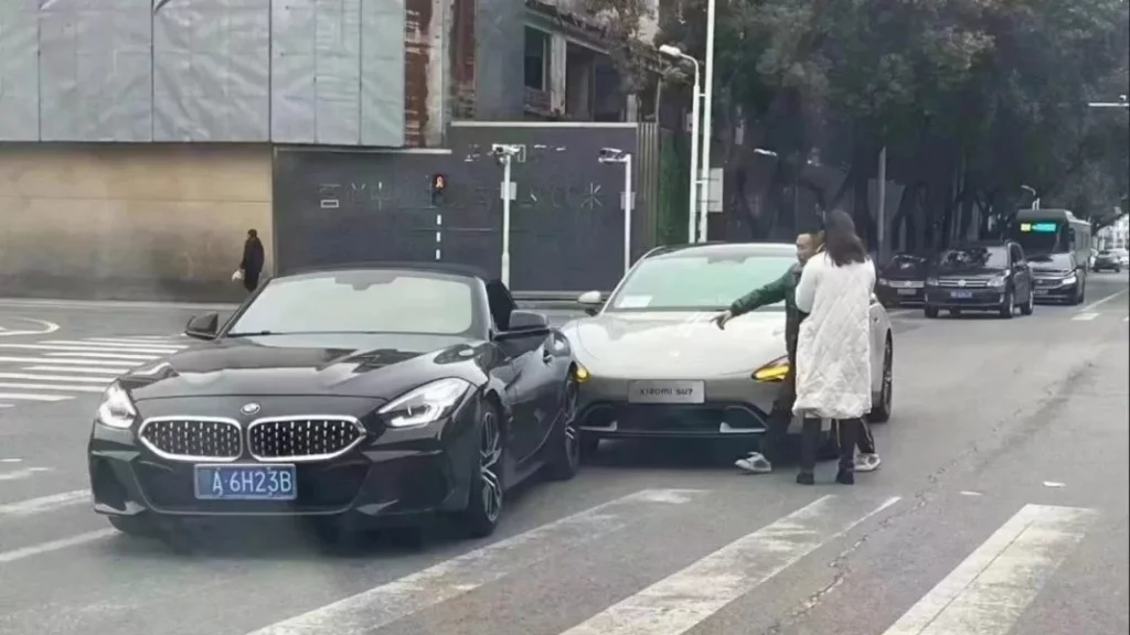 Este Xiaomi SU7 recién salido del horno ya sabe lo que es probar el muro 1 Motor16 ¿Esto puede dañar la imagen de Xiaomi?