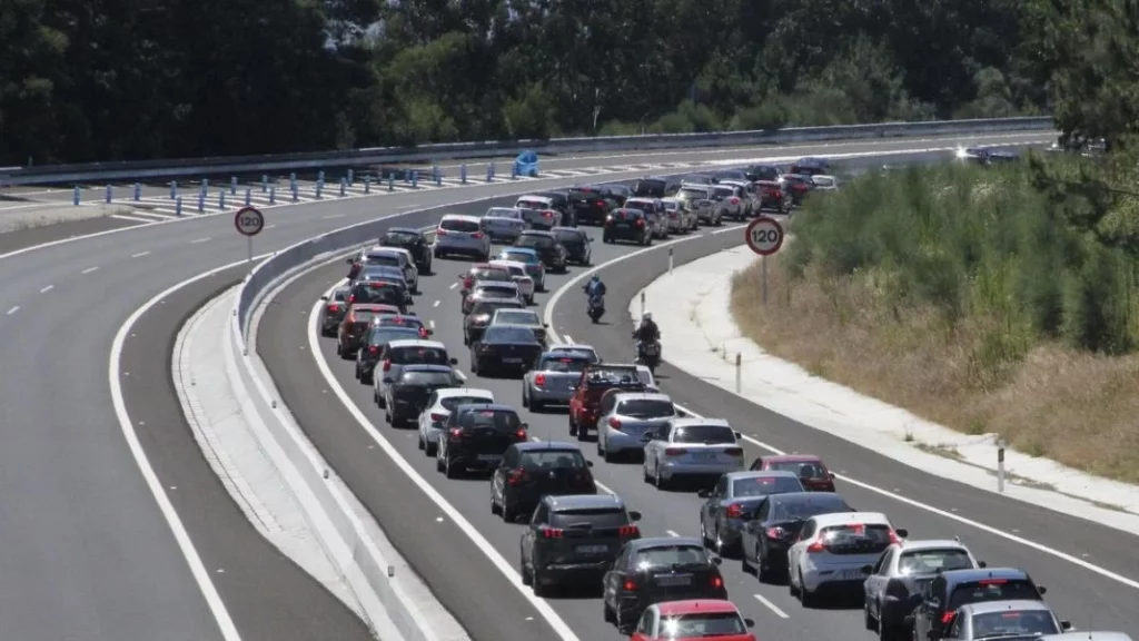 Estos son los únicos vehículos que la DGT va a permitir que circulen por el arcén en breve 6 Motor16 accidente