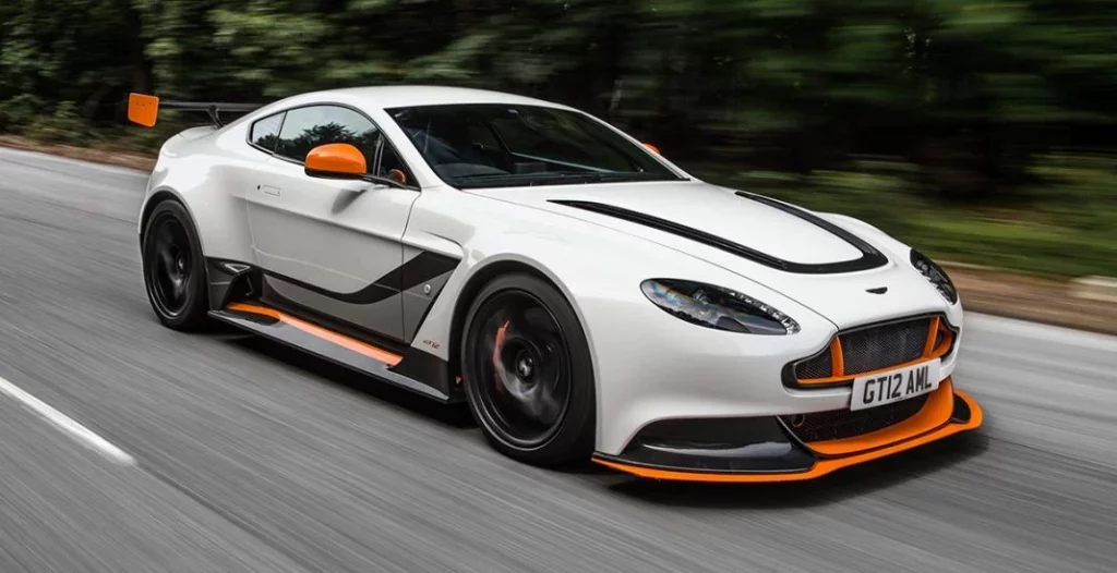 10 coches que cambiaron de nombre antes del Alfa Romeo Junior / Milano 9 Motor16 aston martin v12 vantage gt12 21 Motor16
